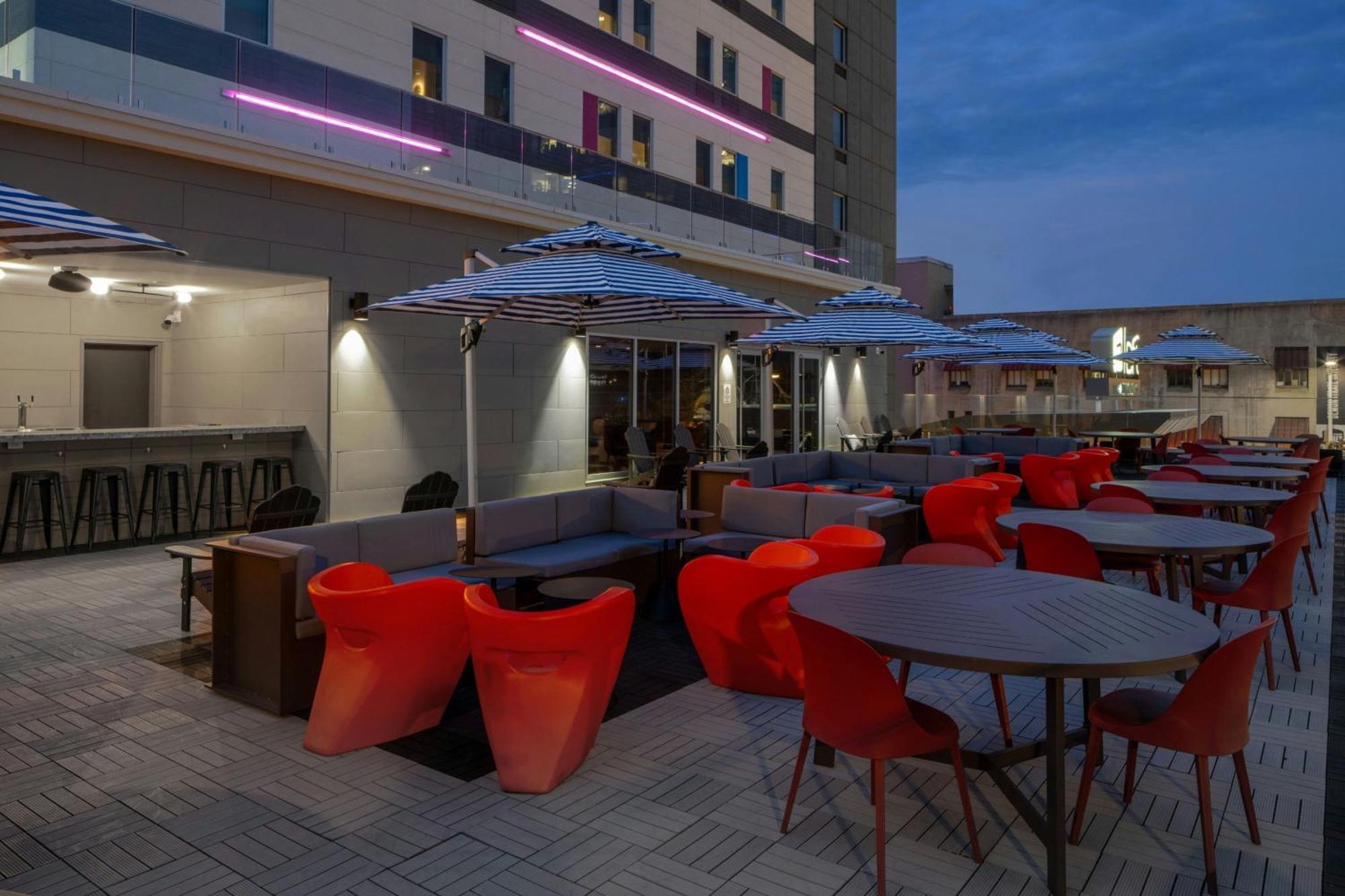 Отель Aloft Memphis Downtown Экстерьер фото