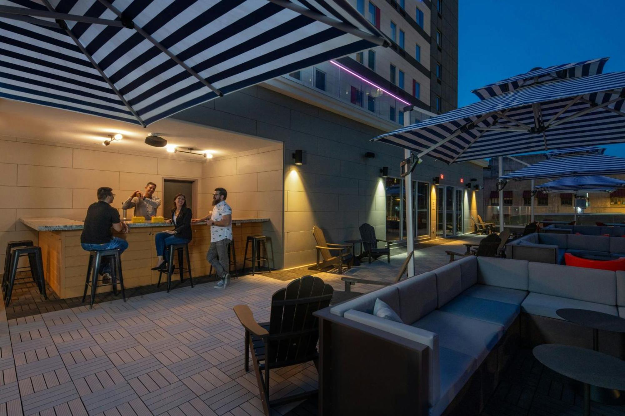 Отель Aloft Memphis Downtown Экстерьер фото